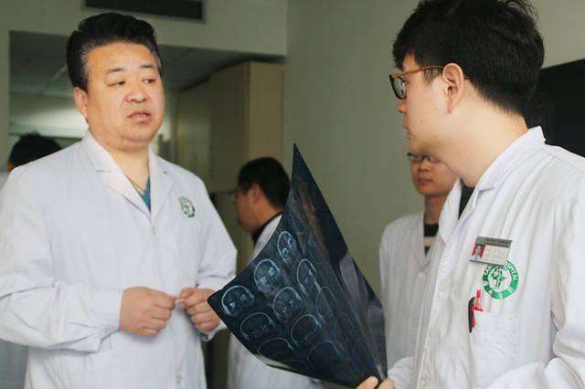 nguoi-dan-ong-bi-roi-loan-chuc-nang-tinh-duc-di-kham-chet-ngat-khi-bac-si-chuan-doan-bi-u-nao