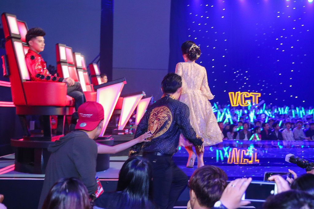 Nhung lan sao Viet bi chi trich vi hon nhien di tre o su kien hinh anh 7