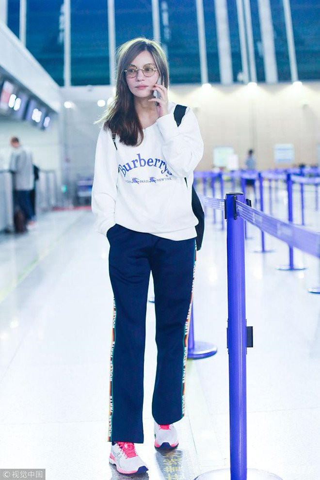 Trieu Vy tre trung va xinh dep o tuoi 42 sau nhieu song gio hinh anh 2