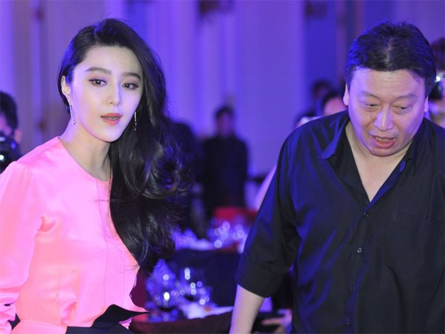 Mục Hiểu Quang gắn bó không rời với Phạm Băng Băng. Cả hai cùng bị bắt ngày 29/7. 