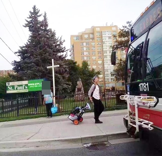 Ngô Trác Lâm tại Canada.