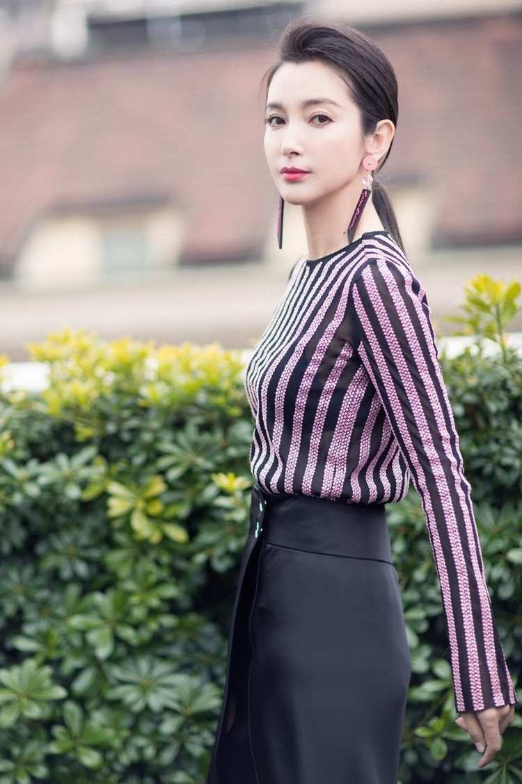 Ly Bang Bang tuoi U50: Van tre nhu gai doi muoi, ban trai kem 16 tuoi hinh anh 9