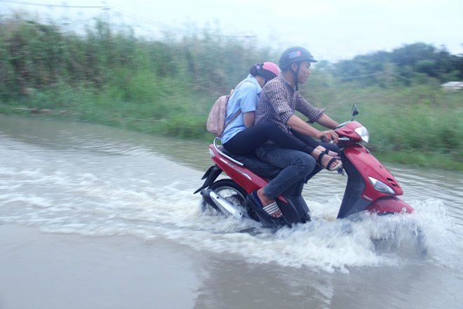 Trieu cuong dang cao, dan ngoai thanh Sai Gon loi bi bom ve nha hinh anh 1