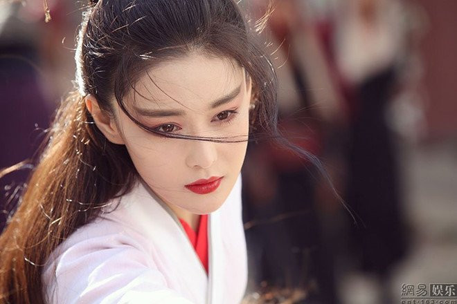 Ro tin Truong Hinh Du dong Ha Tu Vy trong 'Hoan Chau cach cach' moi hinh anh 2