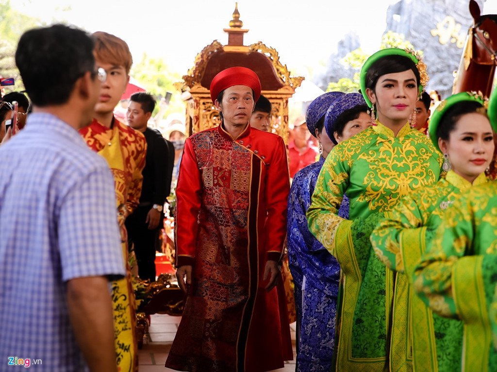 Ho Ngoc Ha, Kaity Nguyen den nha tho cua Hoai Linh dang huong To nghe hinh anh 5