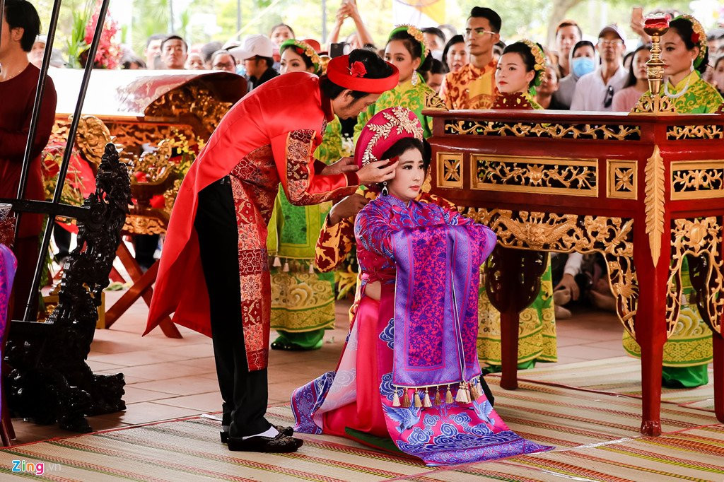 Ho Ngoc Ha, Kaity Nguyen den nha tho cua Hoai Linh dang huong To nghe hinh anh 2