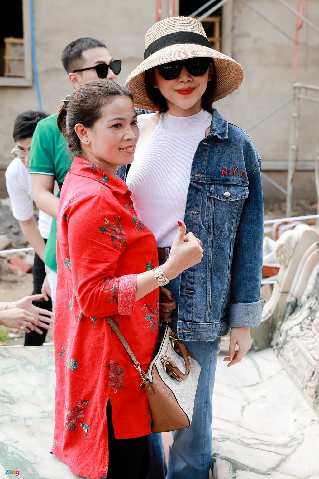 Ho Ngoc Ha, Kaity Nguyen den nha tho cua Hoai Linh dang huong To nghe hinh anh 10