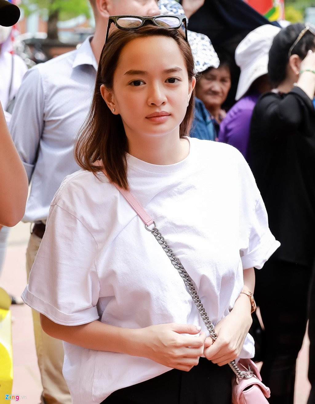 Ho Ngoc Ha, Kaity Nguyen den nha tho cua Hoai Linh dang huong To nghe hinh anh 8