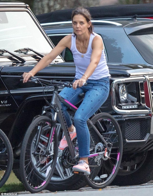 Katie Holmes mat moc xo xac gia nua khi hen ho ban trai Jamie Foxx hinh anh 4