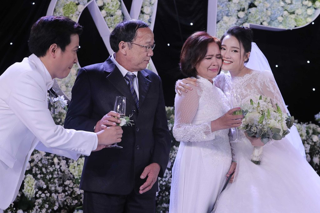 Chuyen chua ke ve hon le co tich cua Truong Giang - Nha Phuong hinh anh 4