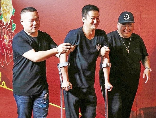 Ngo Kinh vua phai phau thuat vi chan thuong khi dong phim hinh anh 2