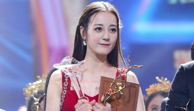 Dich Le Nhiet Ba noi gi khi bi la o, doi tay chay vi thang lon? hinh anh 3