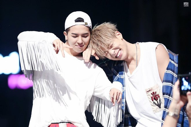 Ca khuc Kpop co ca tu, tieu de dung tuc: Vua ra mat la dinh lenh cam hinh anh 2