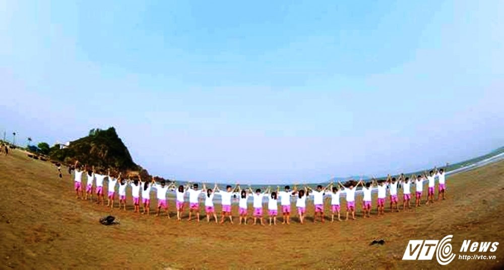 Hinh anh Chup anh ky yeu, 2 nam sinh bi song cuon mat tich: Nhom chup anh da