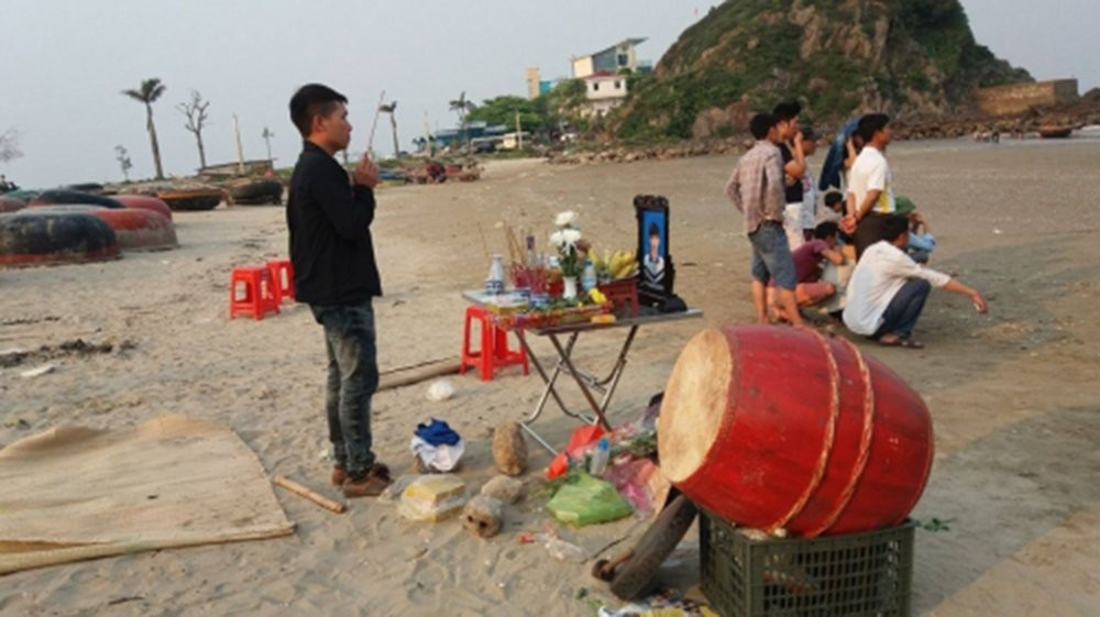 Hinh anh Chup anh ky yeu, 2 nam sinh bi song cuon mat tich: Nhom chup anh da 3