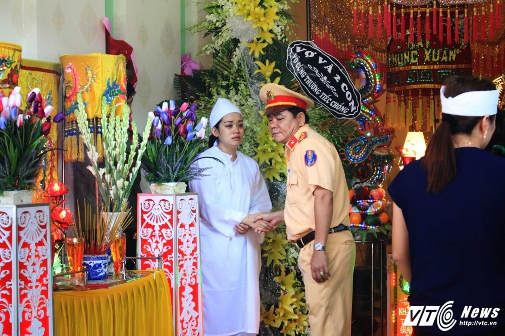 Le tang CSGT bi dam chet, cảnh sát giao thông bị ô tô đâm chết, đâm chết khi đang làm nhiệm vụ, tai nạn giao thông, tin tức trong ngày, hình ảnh đám tang, csgt bị đâm chết, tin tức, an ninh, xã hội, tin mới nhất, tin tức trong ngày, báo, vtc news, lê văn minh - 9