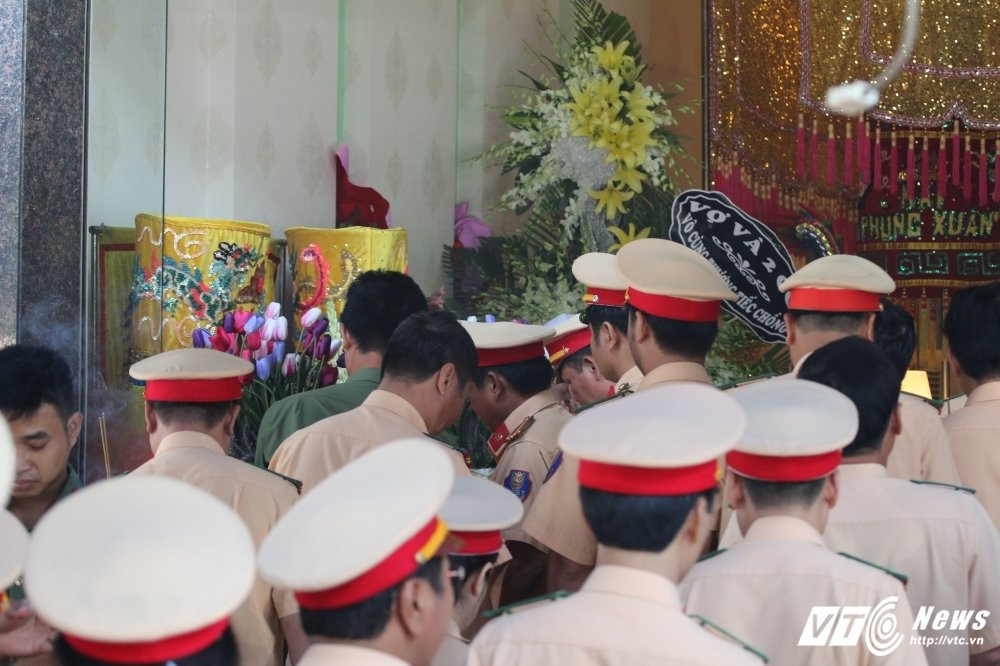 Le tang CSGT bi dam chet, cảnh sát giao thông bị ô tô đâm chết, đâm chết khi đang làm nhiệm vụ, tai nạn giao thông, tin tức trong ngày, hình ảnh đám tang, csgt bị đâm chết, tin tức, an ninh, xã hội, tin mới nhất, tin tức trong ngày, báo, vtc news, lê văn minh - 7