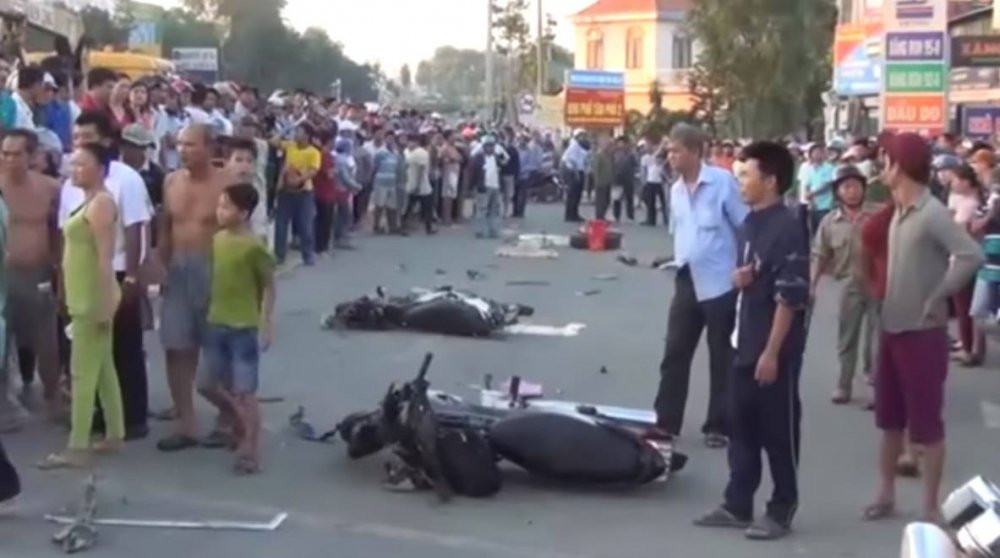 bat-thuong-khong-khoi-to-vu-xe-khach-can-chet-2-chau-be-1