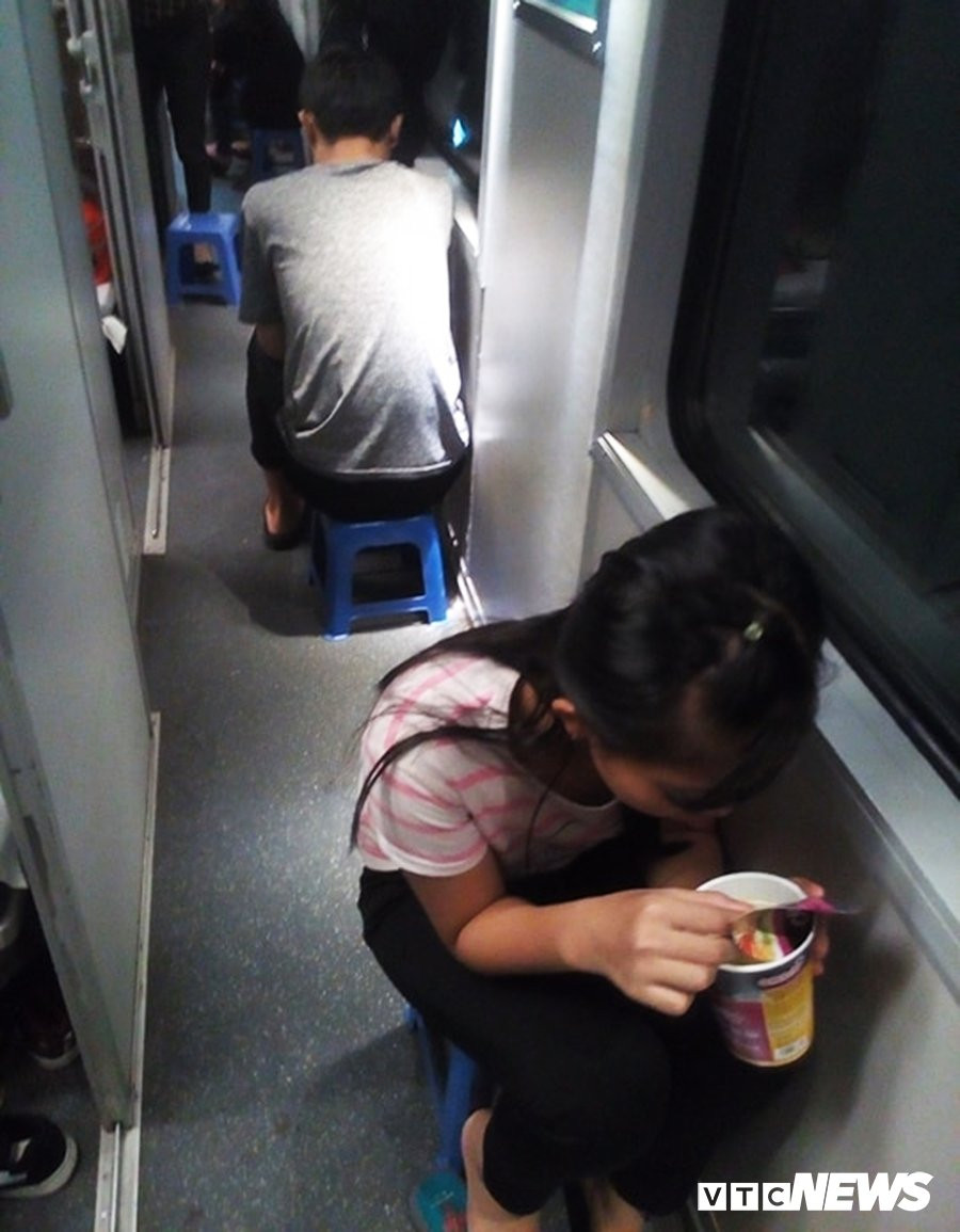 27935592_941876069327871_1315301727_n copy 10