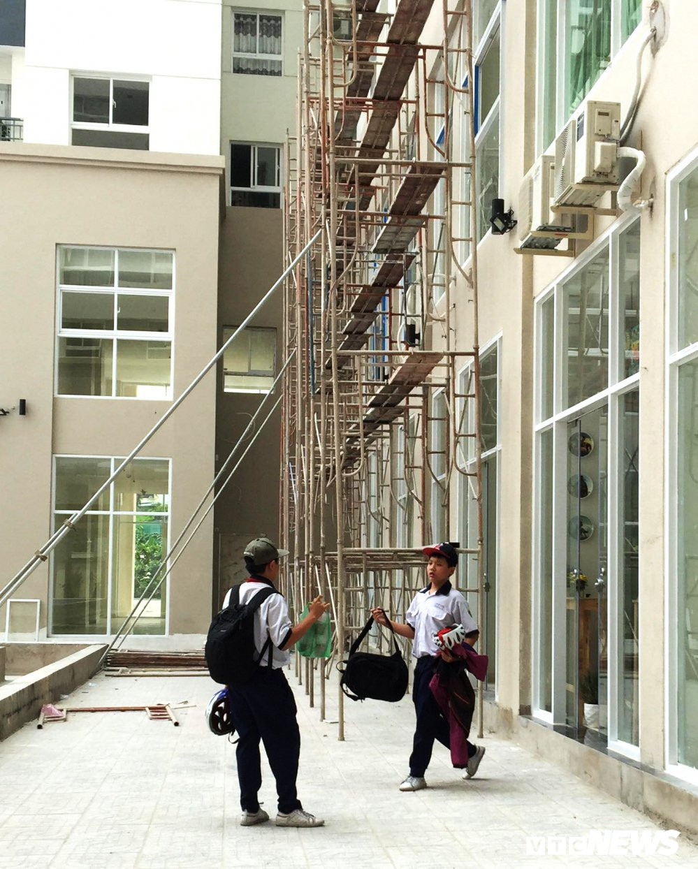 30716384_2066705380209624_2707220128365281280_n copy 9