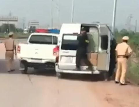 csgt truy duoi xe khach vi pham