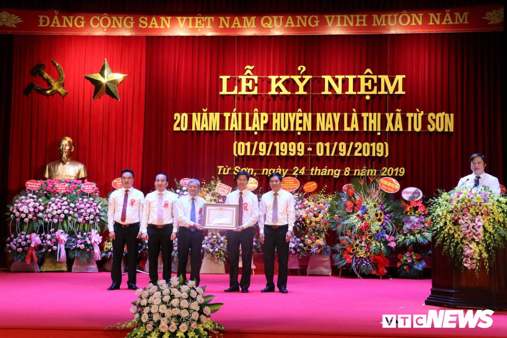 Thi xa Tu Son ky niem 20 nam thanh lap 2 3