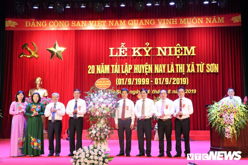 Tu Son ky niem 20 nam thanh lap 1