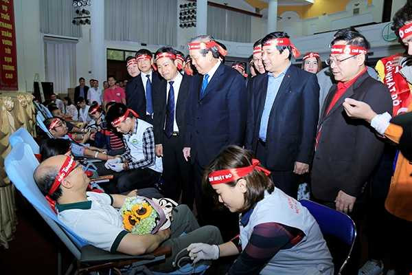 du thao luat bat buoc hien mau