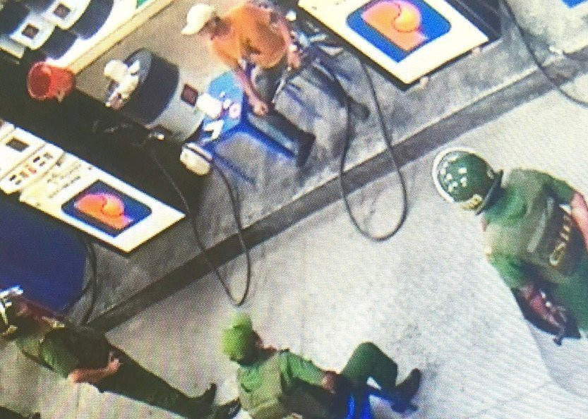 ngao da doa dot cay xang