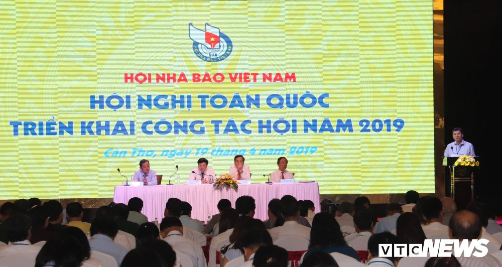 bao-chi-phai-doi-moi