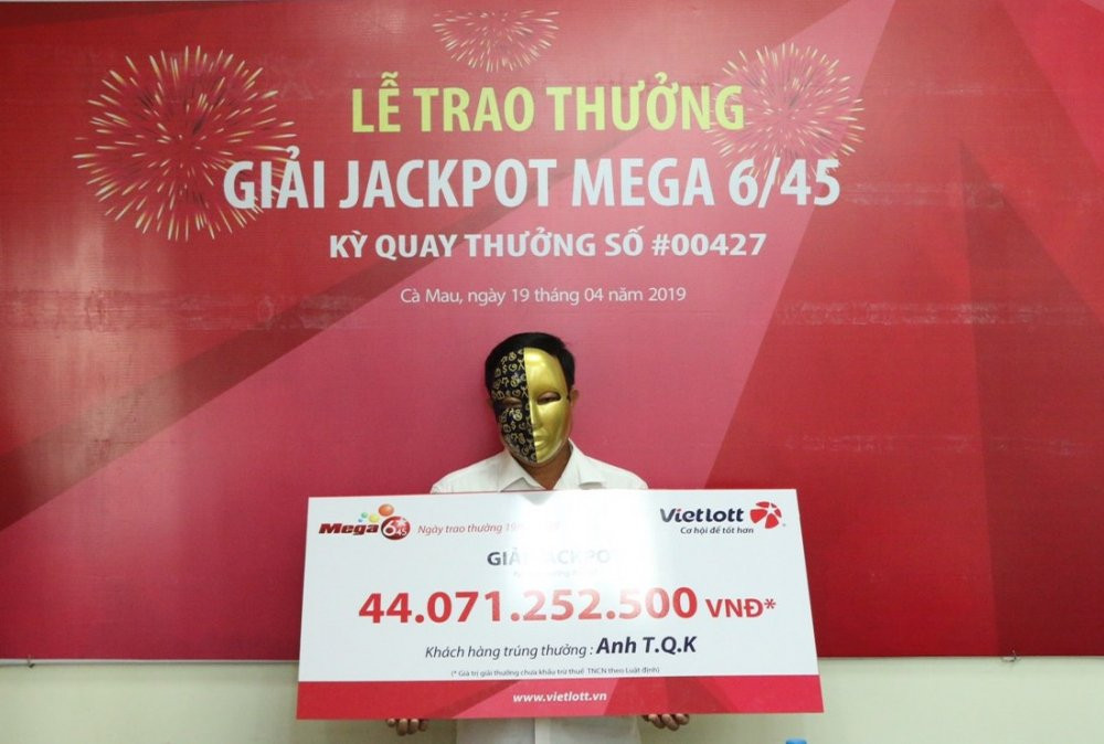 nguoi-dan-ong-nuoi-tom