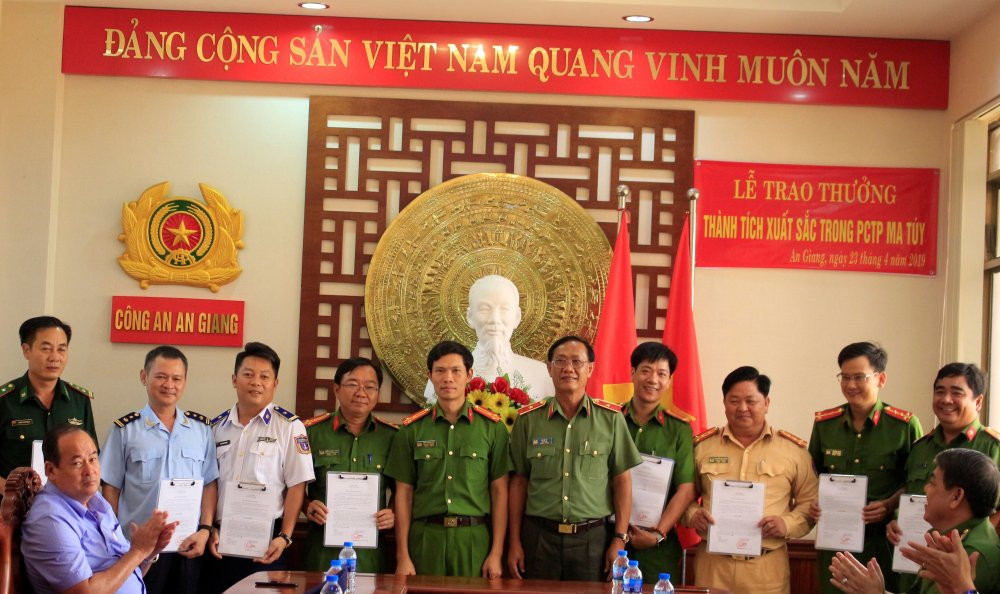 bo-cong-an-khen-thuong