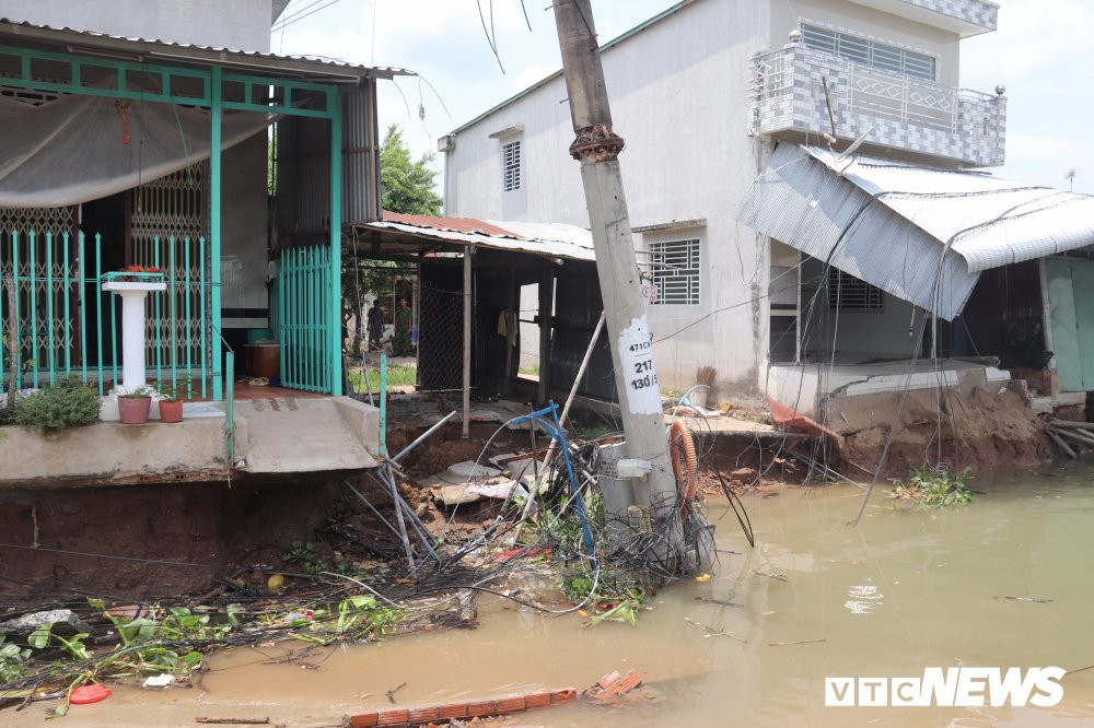 sat-lo-ngay-khu-vuc-thi-cong-bo-ke-hinh1