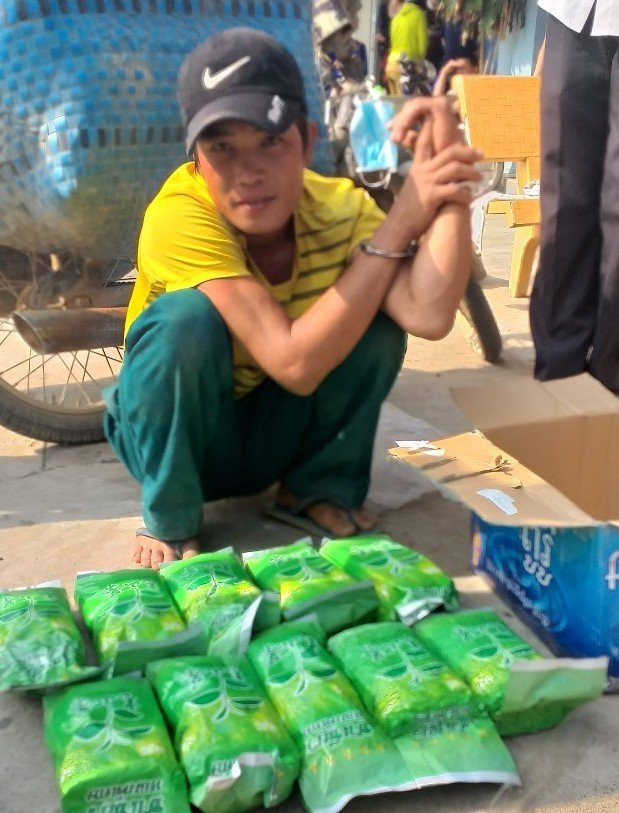 nam-thanh-nien-cho-15kg-ma-tuy-hinh1