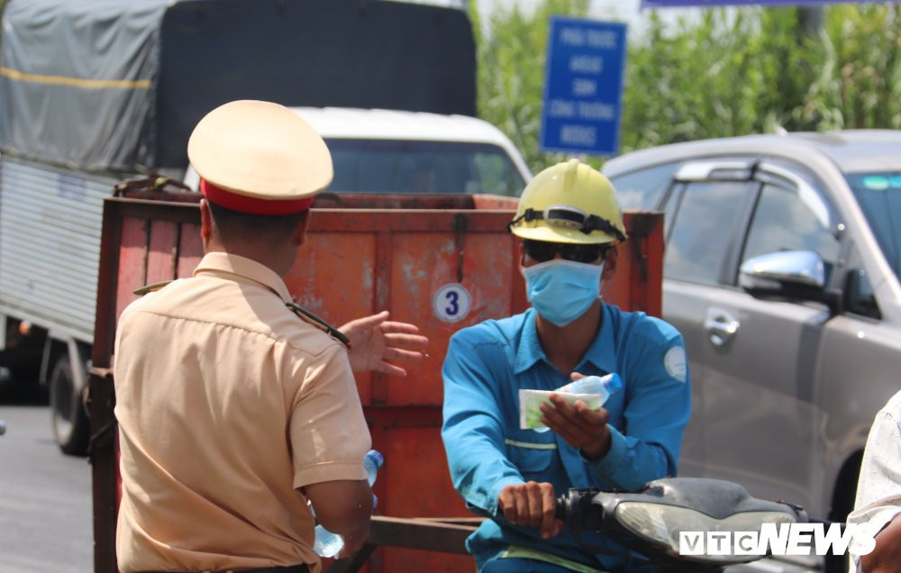 cong-an-can-tho-doi-nang-phat-nuoc-hinh9 5