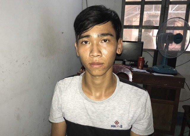 nhom-thanh-nien-gia-danh-canh-sat