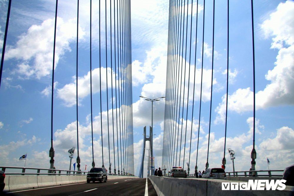 cau-vam-cong-chinh-thuc-thong-xe- anh 2