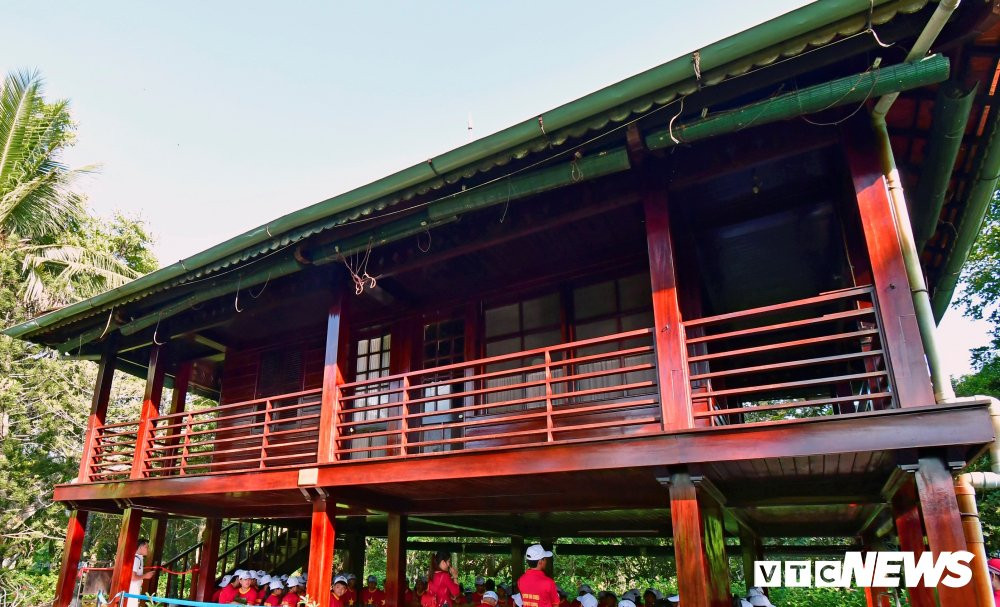 nha-san-bac-ho-hinh5 6