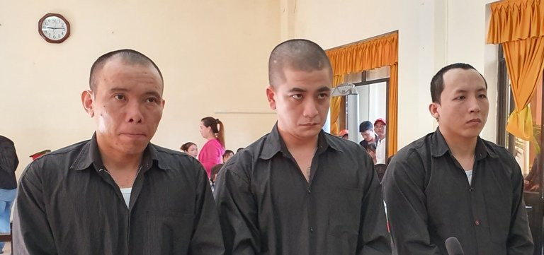 chem-nguoi-vi-mau-thuan-cua-nguoi-khac