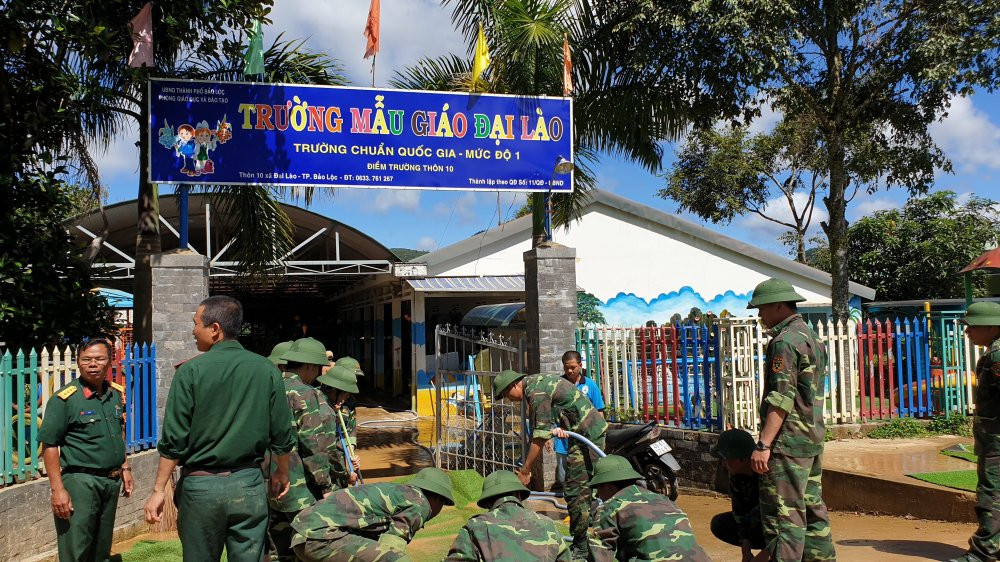 anh-hang-tram-ho-dan-bi-nhan-chim-hinh5 5