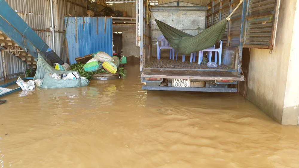 anh-hang-tram-ho-dan-bi-nhan-chim-hinh7 7