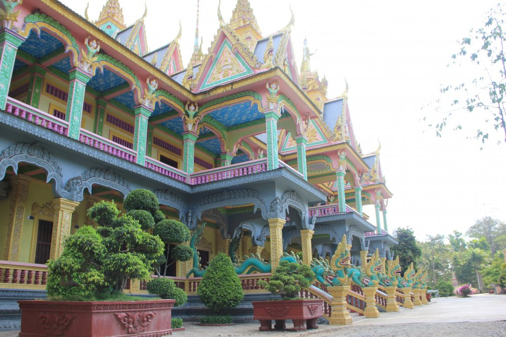 bao-thap-voi-kien-truc-doc-dao-01