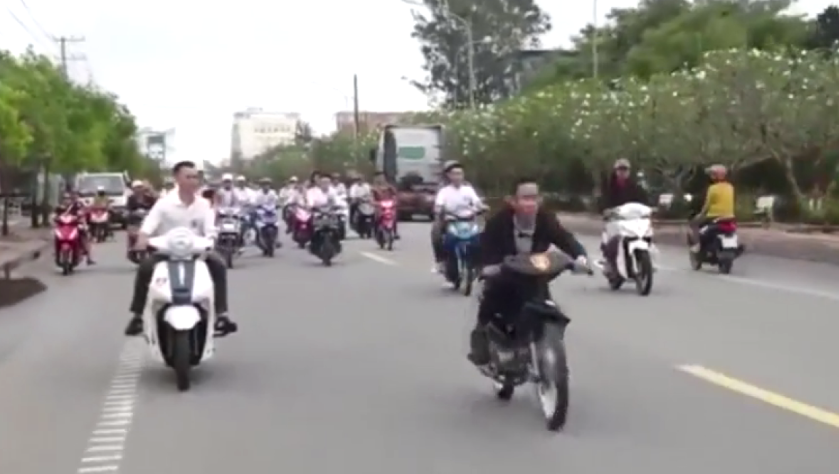 xu-phat-nhom-thanh-nien