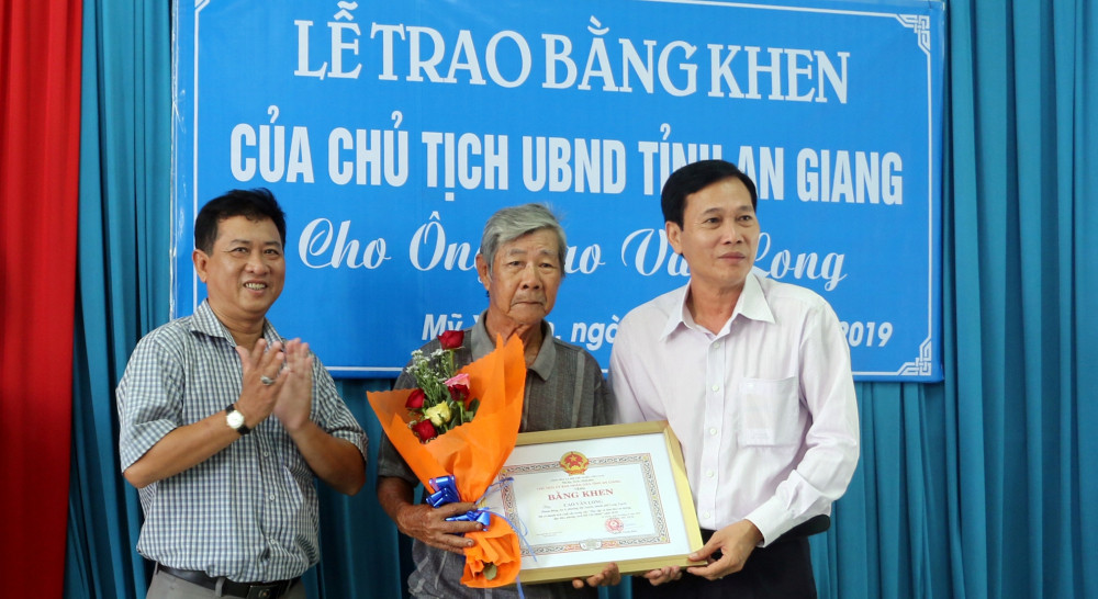 ong-lao-va-duong-o-an-giang