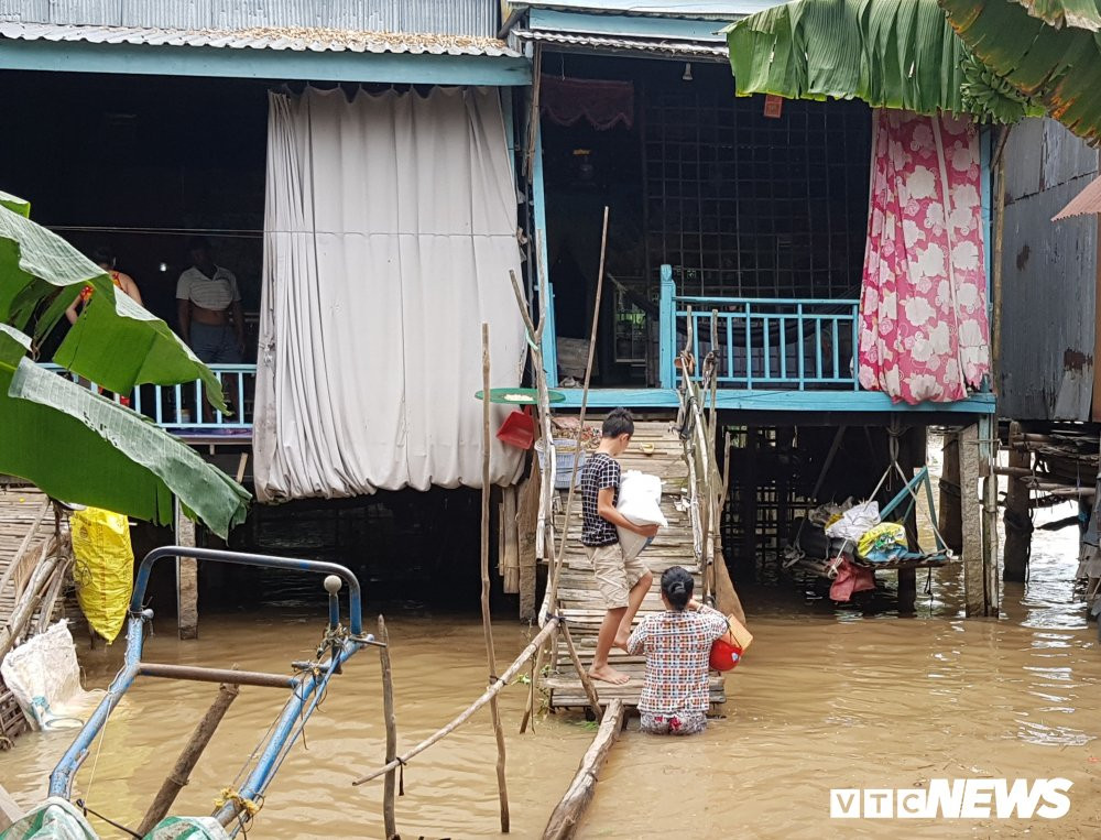 Phan -khoi- muu-sinh-mua-nuoc-noi- 011