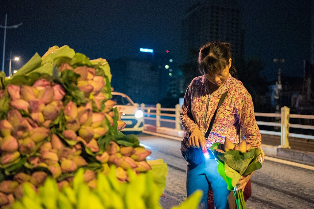 Ngap tran sac sen tai cho hoa Quang Ba hinh anh 10