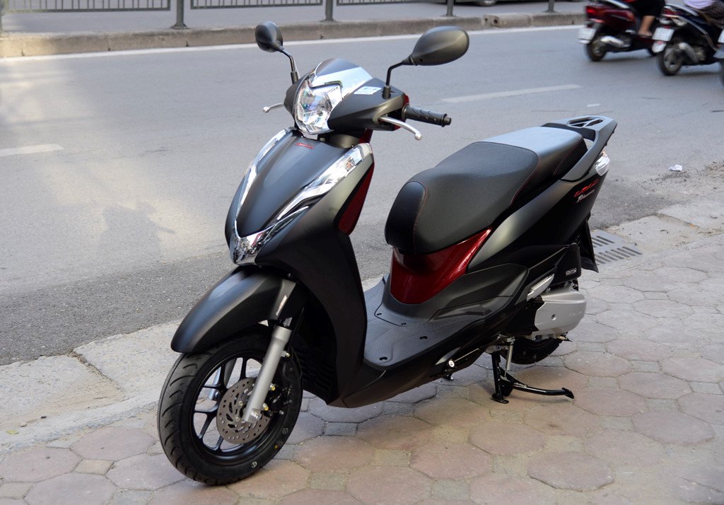 Honda Lead phiên bản kỷ niệm 10 năm giá 39,8 triệu đồng về đại lý