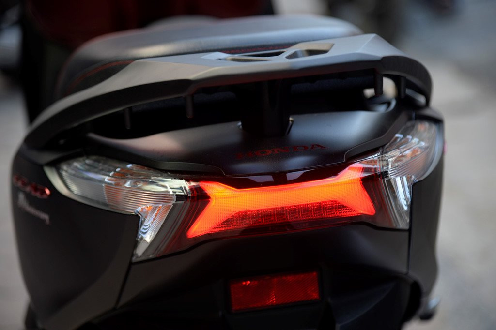 Honda Lead phien ban ky niem 10 nam gia 39,8 trieu dong ve dai ly hinh anh 7