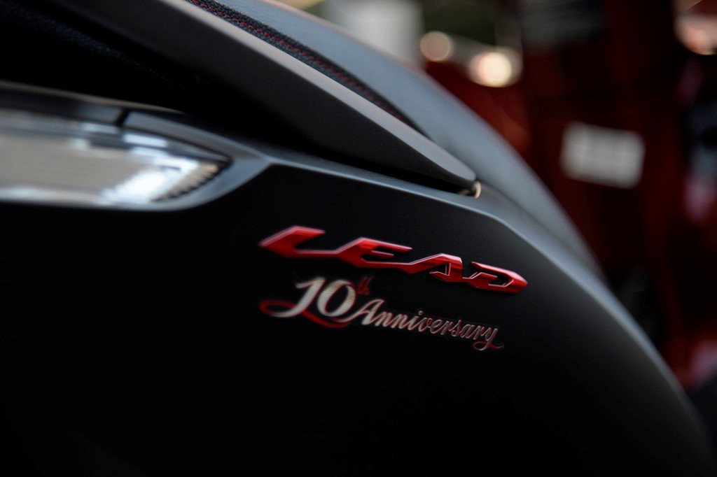 Honda Lead phien ban ky niem 10 nam gia 39,8 trieu dong ve dai ly hinh anh 4