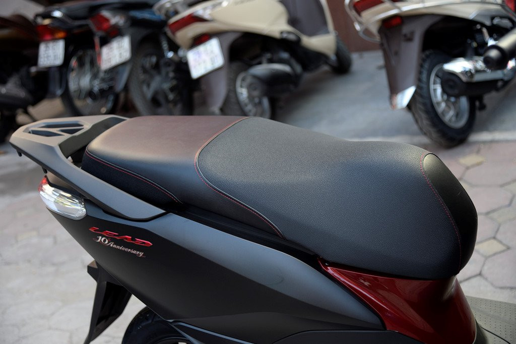 Honda Lead phien ban ky niem 10 nam gia 39,8 trieu dong ve dai ly hinh anh 6